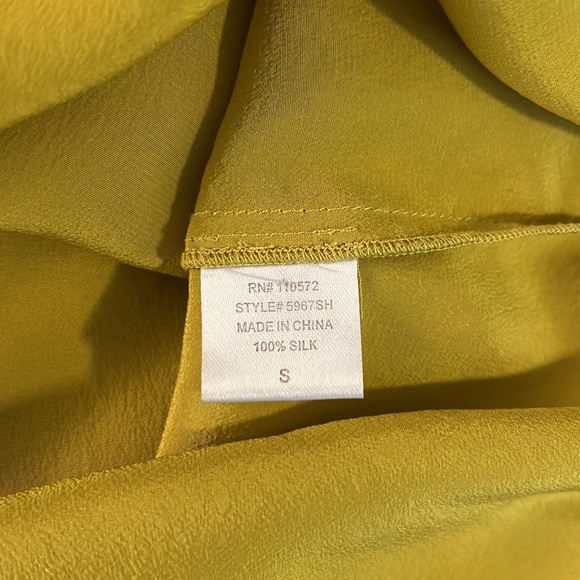 Cynthia Vincent 🖤💛 Like new silk and mesh bustier inspired tank - Picture 4 of 7